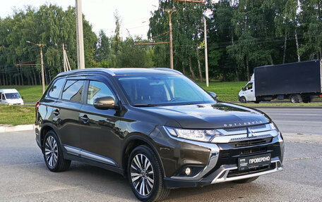 Mitsubishi Outlander III рестайлинг 3, 2020 год, 2 320 000 рублей, 7 фотография
