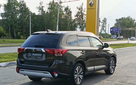 Mitsubishi Outlander III рестайлинг 3, 2020 год, 2 320 000 рублей, 9 фотография
