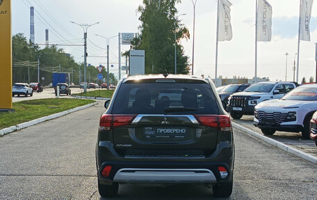 Mitsubishi Outlander III рестайлинг 3, 2020 год, 2 320 000 рублей, 10 фотография