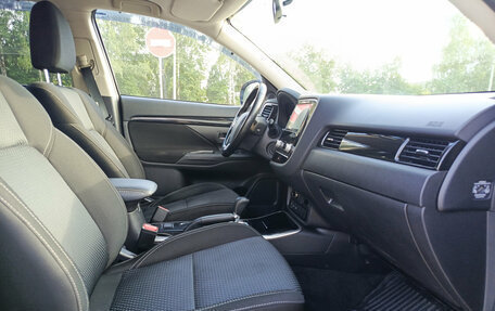 Mitsubishi Outlander III рестайлинг 3, 2020 год, 2 320 000 рублей, 15 фотография