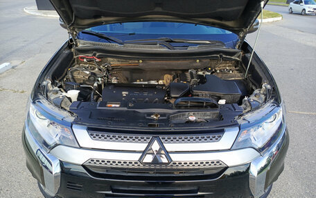 Mitsubishi Outlander III рестайлинг 3, 2020 год, 2 320 000 рублей, 13 фотография