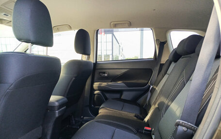 Mitsubishi Outlander III рестайлинг 3, 2020 год, 2 320 000 рублей, 16 фотография
