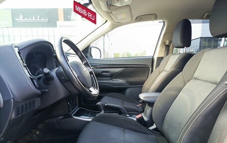 Mitsubishi Outlander III рестайлинг 3, 2020 год, 2 320 000 рублей, 20 фотография