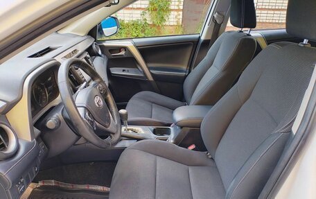 Toyota RAV4, 2018 год, 2 200 000 рублей, 9 фотография