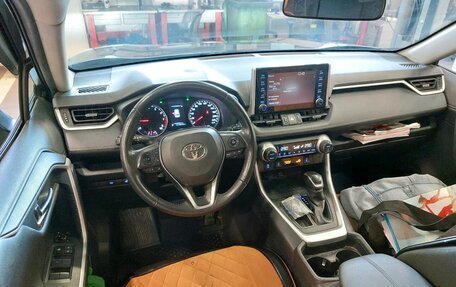 Toyota RAV4, 2020 год, 2 520 000 рублей, 8 фотография