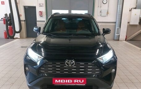 Toyota RAV4, 2020 год, 2 520 000 рублей, 2 фотография