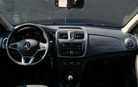 Renault Logan II, 2018 год, 800 000 рублей, 10 фотография