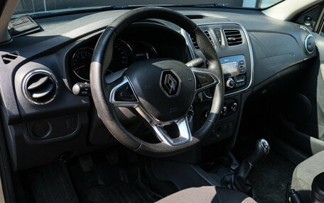 Renault Logan II, 2018 год, 800 000 рублей, 13 фотография