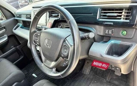 Honda Stepwgn IV, 2022 год, 2 250 000 рублей, 6 фотография