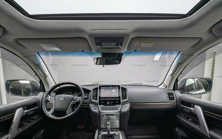 Toyota Land Cruiser 200, 2016 год, 5 697 000 рублей, 7 фотография