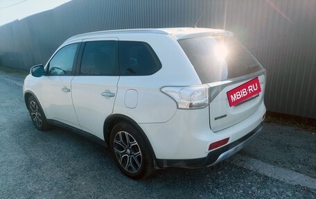 Mitsubishi Outlander III рестайлинг 3, 2014 год, 1 629 000 рублей, 2 фотография