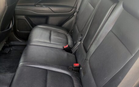 Mitsubishi Outlander III рестайлинг 3, 2014 год, 1 629 000 рублей, 12 фотография