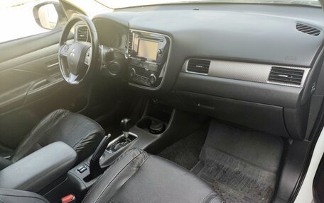 Mitsubishi Outlander III рестайлинг 3, 2014 год, 1 629 000 рублей, 11 фотография