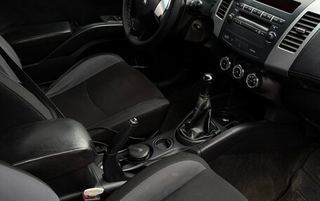 Mitsubishi Outlander III рестайлинг 3, 2010 год, 620 000 рублей, 7 фотография