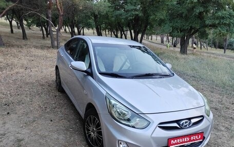 Hyundai Solaris II рестайлинг, 2012 год, 930 000 рублей, 1 фотография