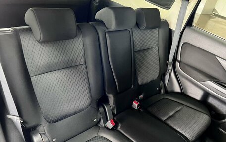 Mitsubishi Outlander III рестайлинг 3, 2014 год, 1 545 000 рублей, 12 фотография