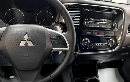Mitsubishi Outlander III рестайлинг 3, 2014 год, 1 545 000 рублей, 16 фотография