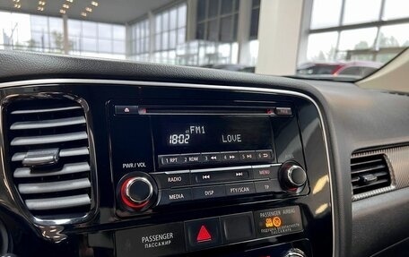 Mitsubishi Outlander III рестайлинг 3, 2014 год, 1 545 000 рублей, 17 фотография