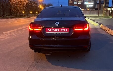 Volkswagen Jetta VI, 2013 год, 790 000 рублей, 2 фотография