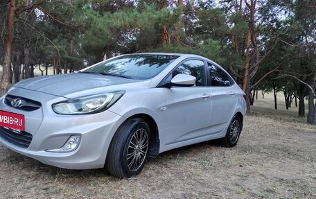 Hyundai Solaris II рестайлинг, 2012 год, 930 000 рублей, 2 фотография