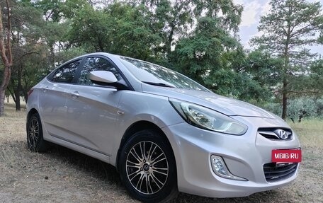 Hyundai Solaris II рестайлинг, 2012 год, 930 000 рублей, 4 фотография