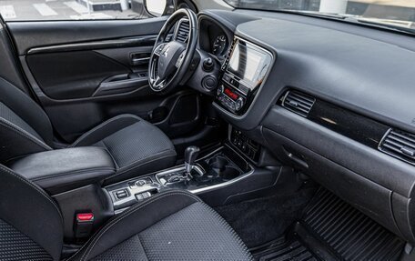 Mitsubishi Outlander III рестайлинг 3, 2019 год, 1 866 800 рублей, 6 фотография