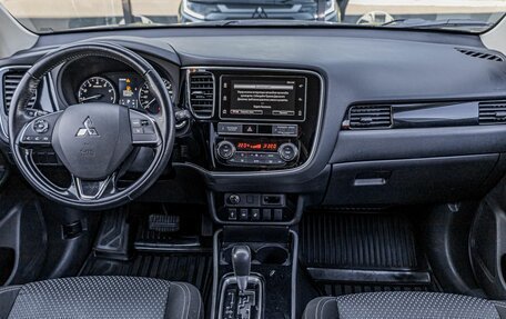 Mitsubishi Outlander III рестайлинг 3, 2019 год, 1 866 800 рублей, 7 фотография