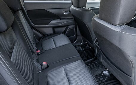 Mitsubishi Outlander III рестайлинг 3, 2019 год, 1 866 800 рублей, 8 фотография