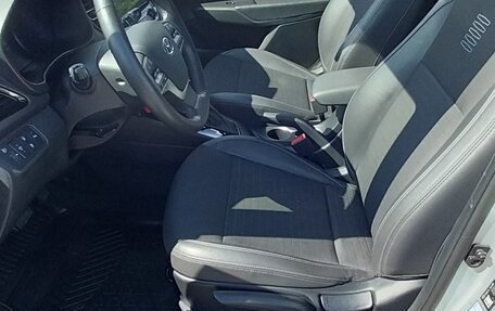 Hyundai Solaris II рестайлинг, 2022 год, 1 800 000 рублей, 15 фотография