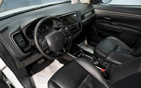 Mitsubishi Outlander III рестайлинг 3, 2019 год, 1 999 000 рублей, 8 фотография