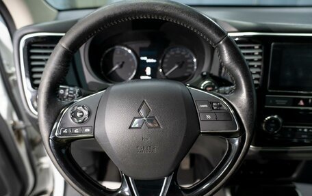 Mitsubishi Outlander III рестайлинг 3, 2019 год, 1 999 000 рублей, 12 фотография