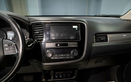 Mitsubishi Outlander III рестайлинг 3, 2019 год, 1 999 000 рублей, 13 фотография