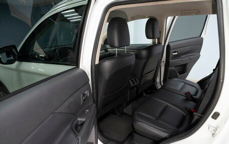 Mitsubishi Outlander III рестайлинг 3, 2019 год, 1 999 000 рублей, 18 фотография