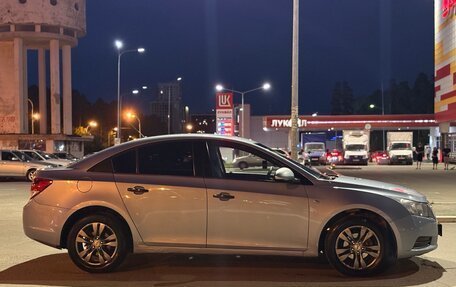 Chevrolet Cruze II, 2011 год, 549 000 рублей, 3 фотография