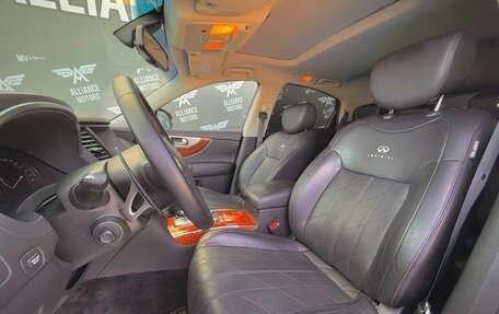 Infiniti QX70, 2013 год, 1 800 000 рублей, 11 фотография
