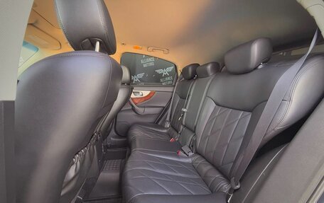 Infiniti QX70, 2013 год, 1 800 000 рублей, 12 фотография