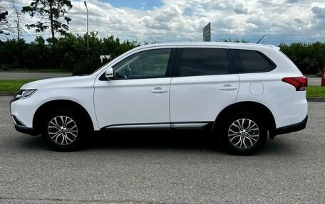 Mitsubishi Outlander III рестайлинг 3, 2016 год, 1 880 000 рублей, 2 фотография