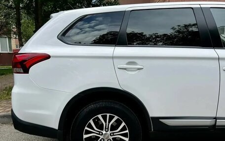 Mitsubishi Outlander III рестайлинг 3, 2016 год, 1 880 000 рублей, 4 фотография