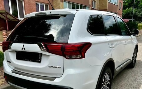 Mitsubishi Outlander III рестайлинг 3, 2016 год, 1 880 000 рублей, 5 фотография