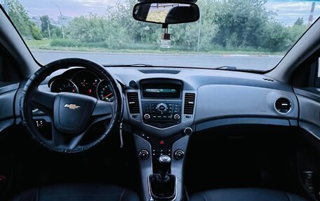 Chevrolet Cruze II, 2010 год, 320 000 рублей, 3 фотография
