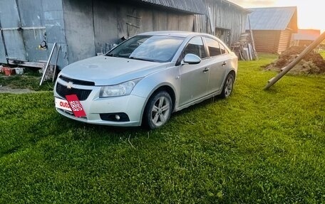 Chevrolet Cruze II, 2010 год, 320 000 рублей, 2 фотография
