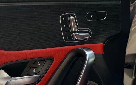 Mercedes-Benz CLA, 2019 год, 2 800 000 рублей, 12 фотография