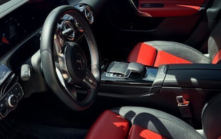 Mercedes-Benz CLA, 2019 год, 2 800 000 рублей, 11 фотография