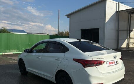 Hyundai Solaris II рестайлинг, 2018 год, 850 000 рублей, 5 фотография