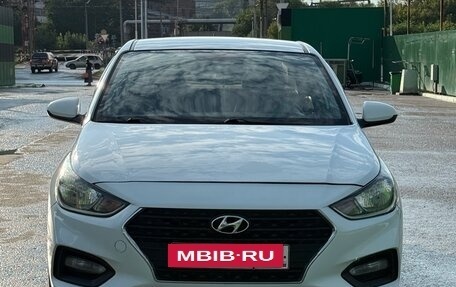 Hyundai Solaris II рестайлинг, 2018 год, 850 000 рублей, 2 фотография