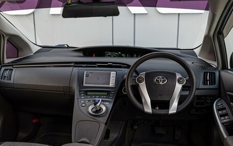 Toyota Prius, 2011 год, 1 365 000 рублей, 6 фотография