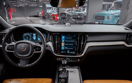 Volvo V60 Cross Country II, 2020 год, 3 900 000 рублей, 2 фотография