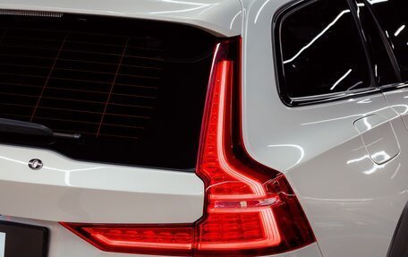 Volvo V60 Cross Country II, 2020 год, 3 900 000 рублей, 10 фотография