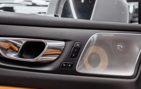 Volvo V60 Cross Country II, 2020 год, 3 900 000 рублей, 15 фотография