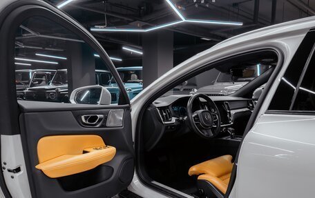 Volvo V60 Cross Country II, 2020 год, 3 900 000 рублей, 12 фотография